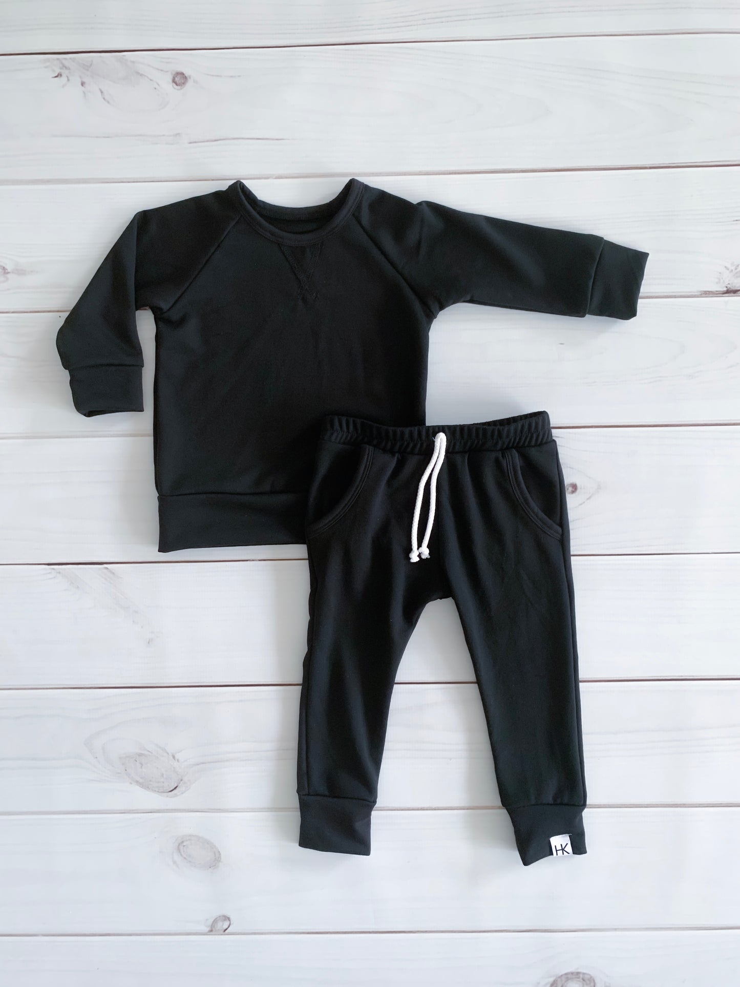 CREW NECK SWEATER - BLACK